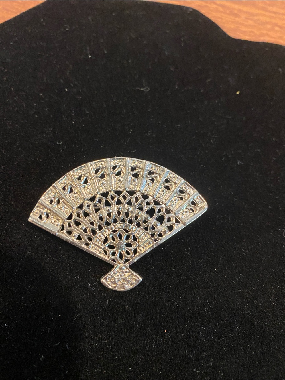 Silver Fan Filigree Brooch - Elegant Women Jewelry